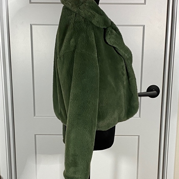 Ashley Women's Green Faux Fur Open Front Jacket Medium - Picture 5 of 11
